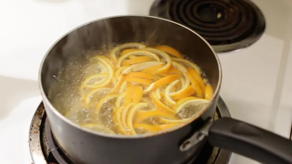 Oranges boiling for House Smell Good