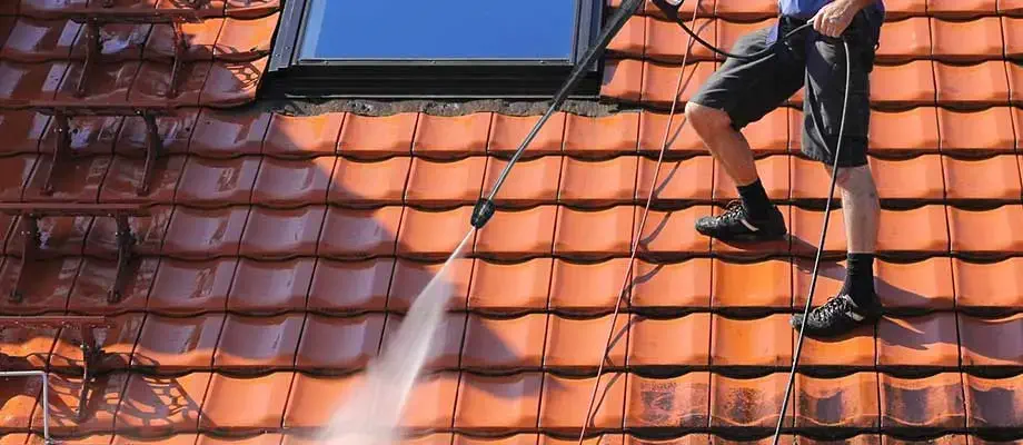 Best Way of Cleaning a Roof